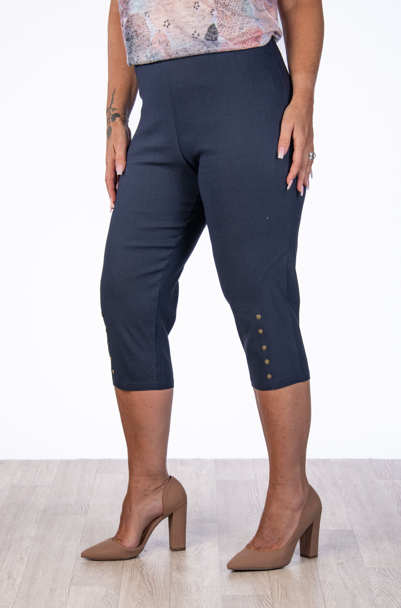 Pull-On Button Capri Image 2